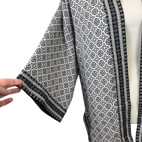 Max Studio Kimono Black and White Medallion Print Small (Will Fit Many Sizes) - Picture 2 of 12